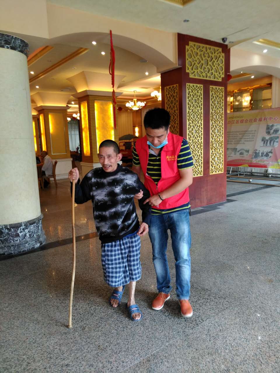 佳和星端午节问候、关爱敬老院老人现场